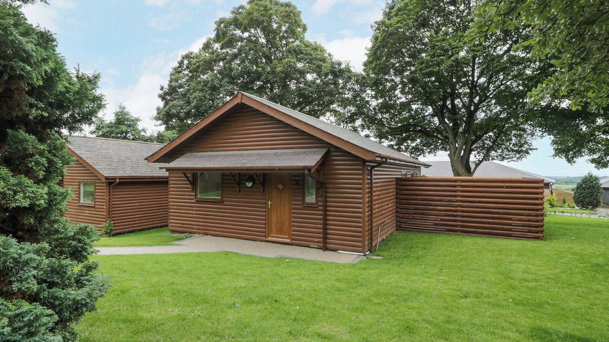 Dyserth Cottage | LUXURY LODGE 69, family friendly, with pool in Dyserth