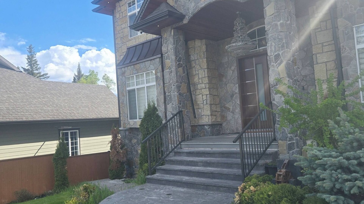 Prince George Apartment | Luxury Lodge Getaway II. w/Wi-Fi & AC in awesome PG. Close to University of PG