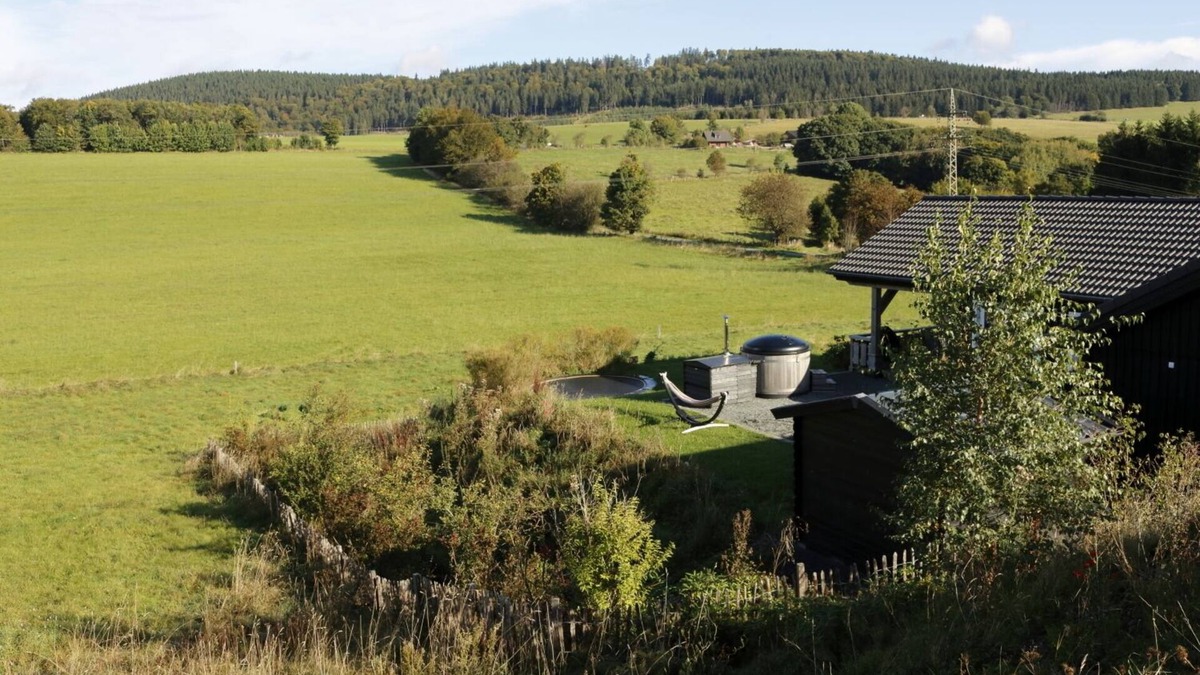 Kuestelberg House | Luxury lodge near Winterberg with hot tub with a beautiful view