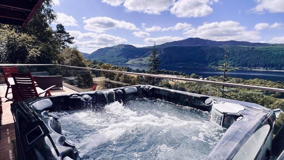 Foyers Cabin | Luxury lodge on Loch Ness + hot tub & sauna