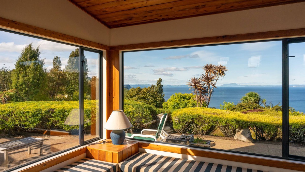 Mount Ruapehu Ski Area House | Luxury lodge with expansive views of Lake Taupo - private and quiet.