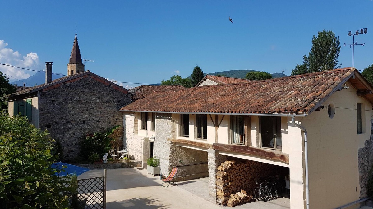 Soueich Apartment | Luxury loft in rural Pyrenees village-relax, walk, cycle, birdwatch, chill, wifi