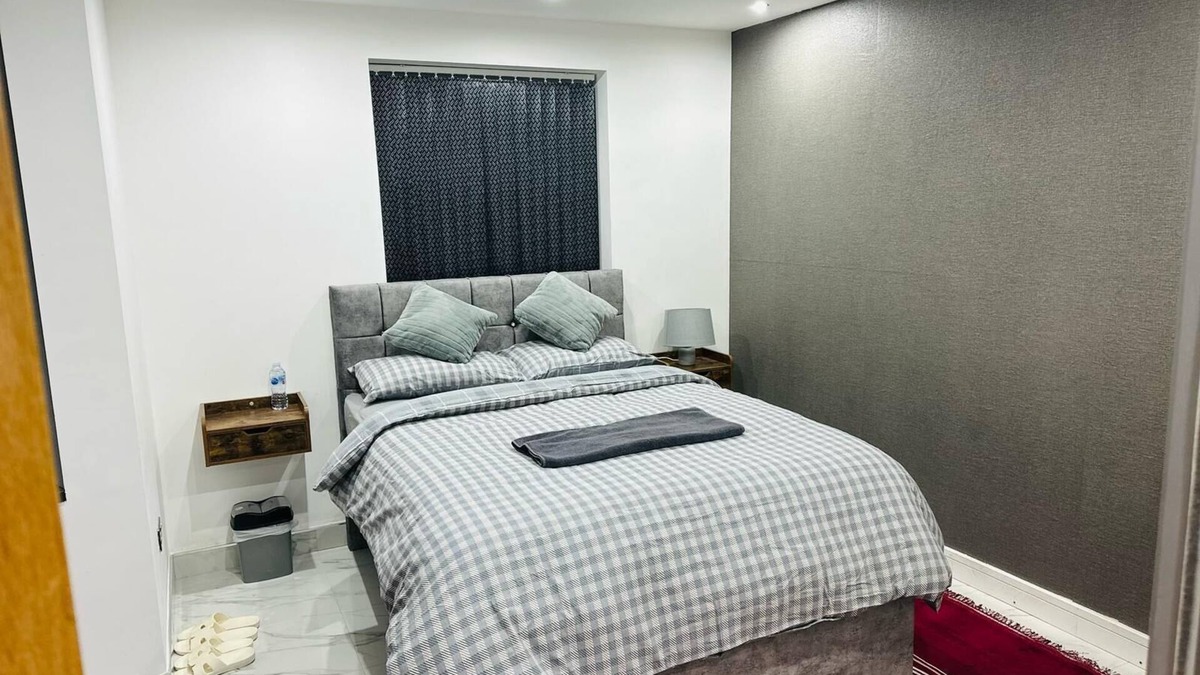 Broadheath House | Luxury Loft-Near MCR Airport