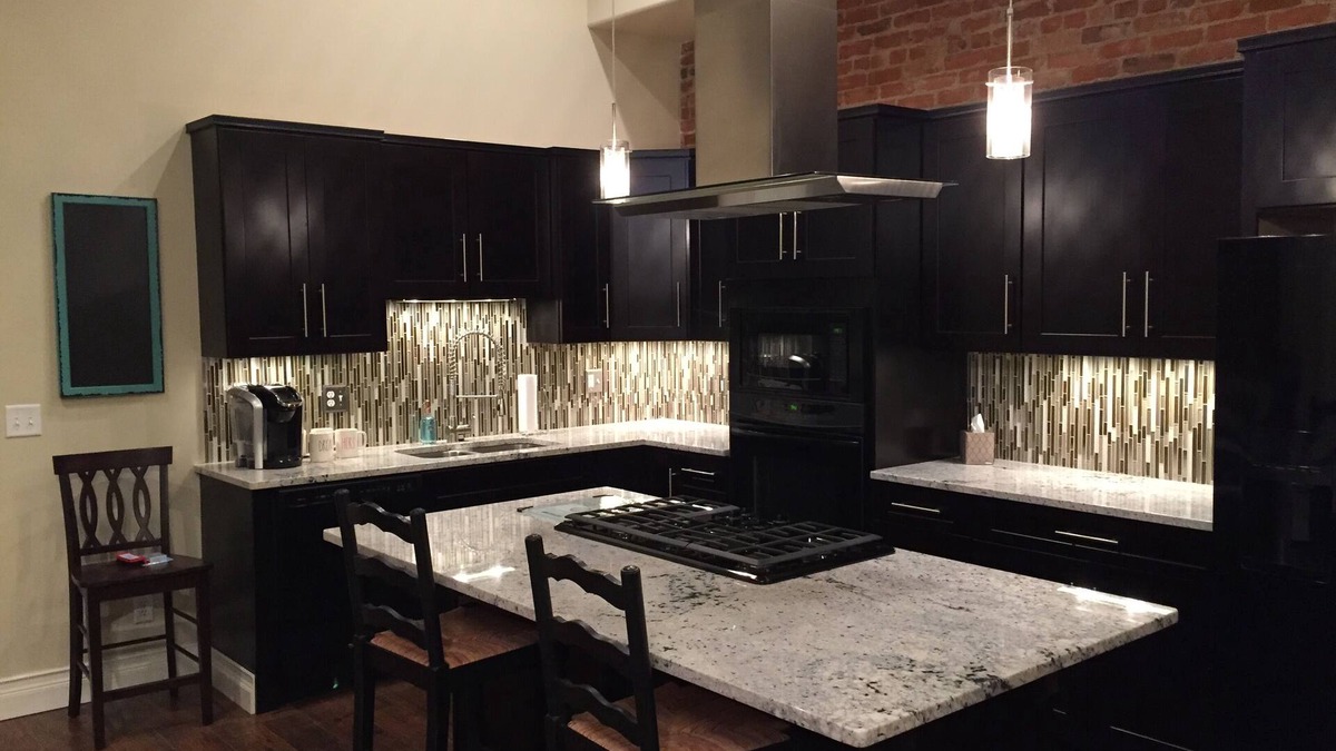 La Salle Apartment | Luxury Loft Near Starved Rock Park, Great Restaurants In Walking Distance