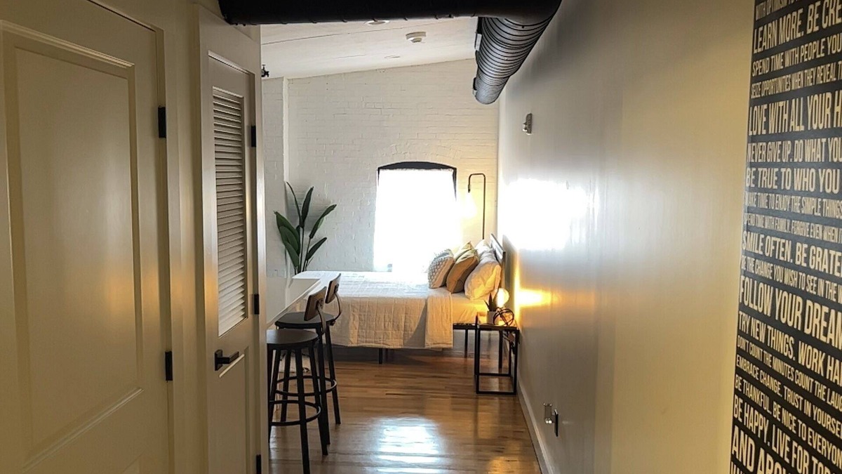New Britain Apartment | Luxury Loft (perfect for business or pleasure)