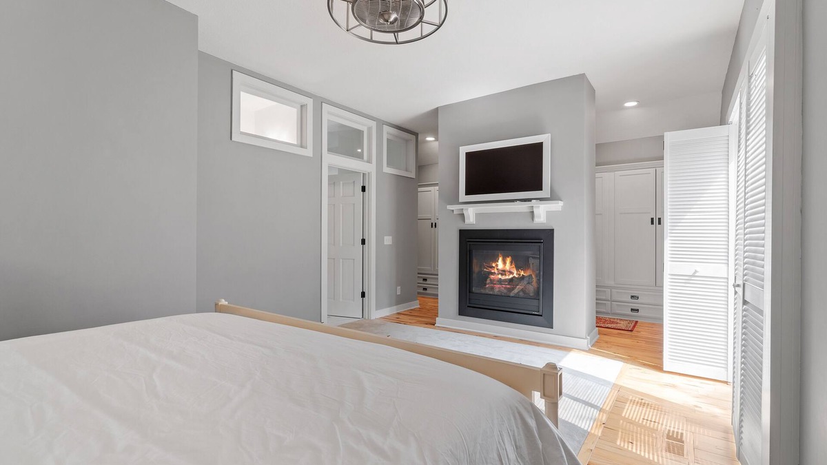 Saint Michael House | Luxury Loft, Quiet, Easy Access to Downtown MN, Premium Furnishings.