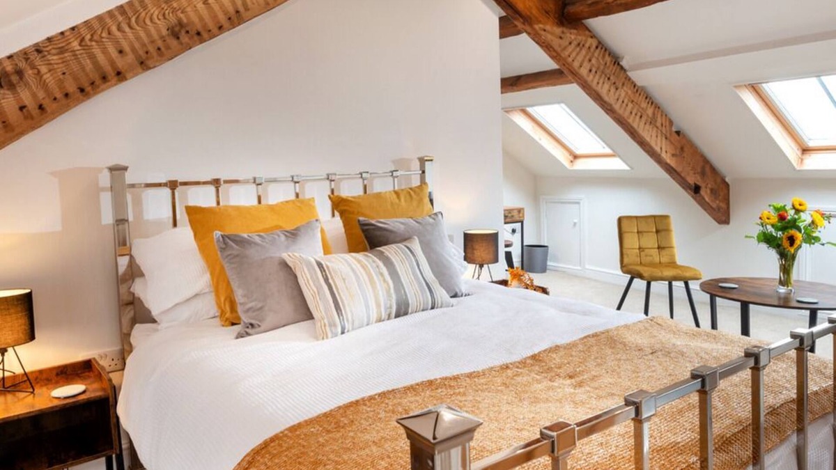 Whitehaven Apartment | Luxury Loft Studio Apartment - Town Centre