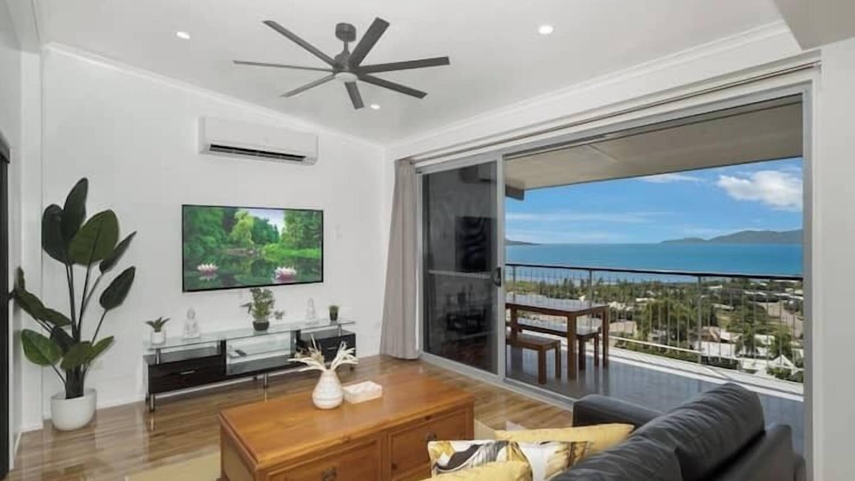 Castle Hill Apartment | Luxury Loft with Stunning Views (Downstairs)