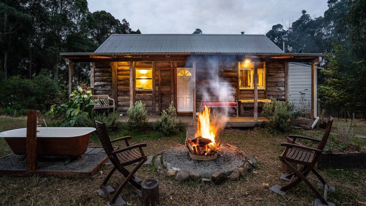 Termeil Cottage | Luxury log cabin near beach, dog-friendly, private