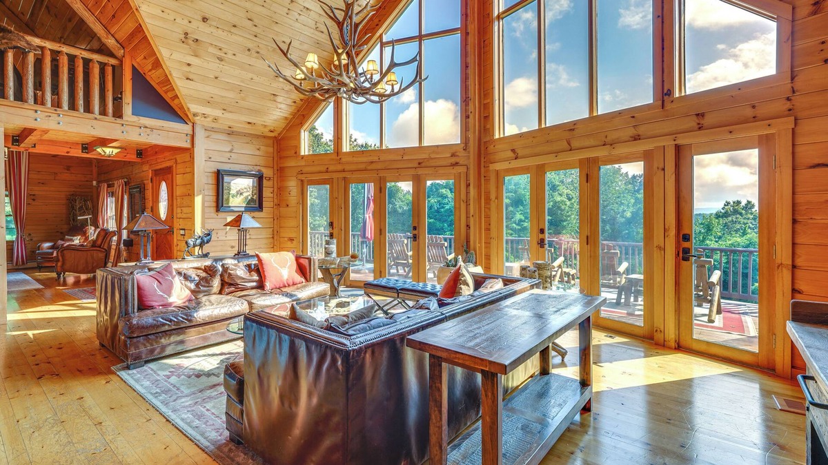 Hope Cabin | Luxury Log Cabin w/EV Charger & Mtn Views!