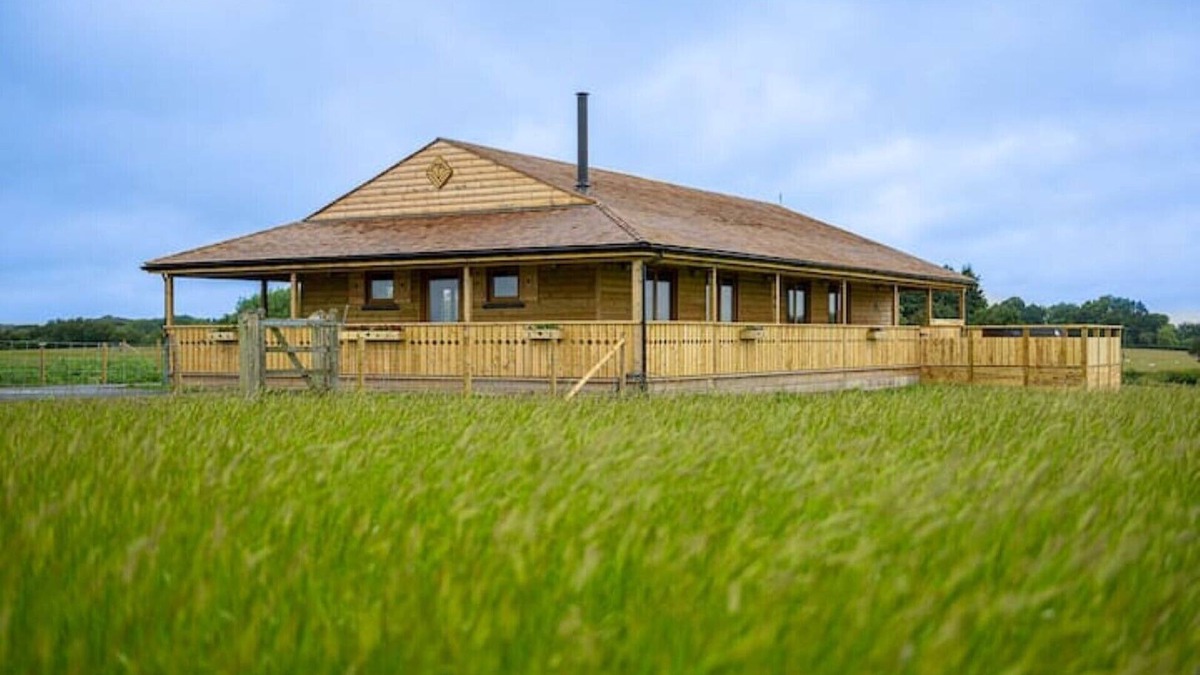 Stone in Oxney Cabin | Luxury Log Cabin with a Hot Tub