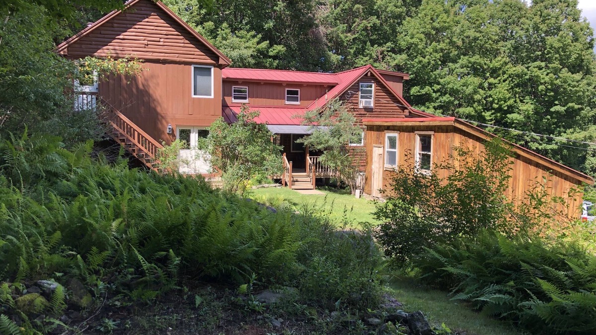 Ashfield House | Luxury log cabin with views to Mt. Monadnock