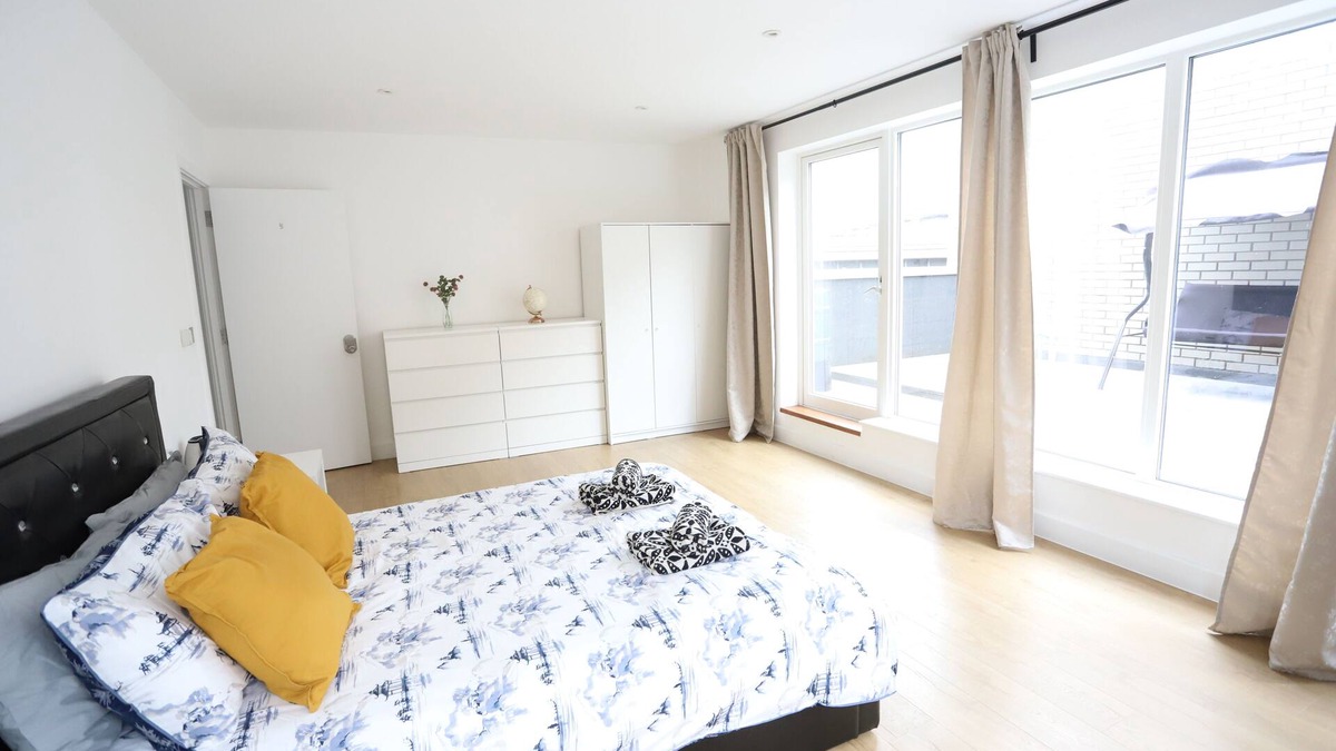 Camberwell Green Apartment | Luxury London Apartment with 5 Bedrooms