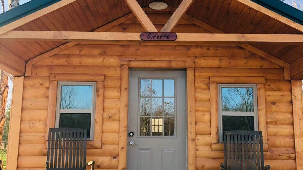 Huron Cabin | Luxury Long Neck Giraffe Cabin