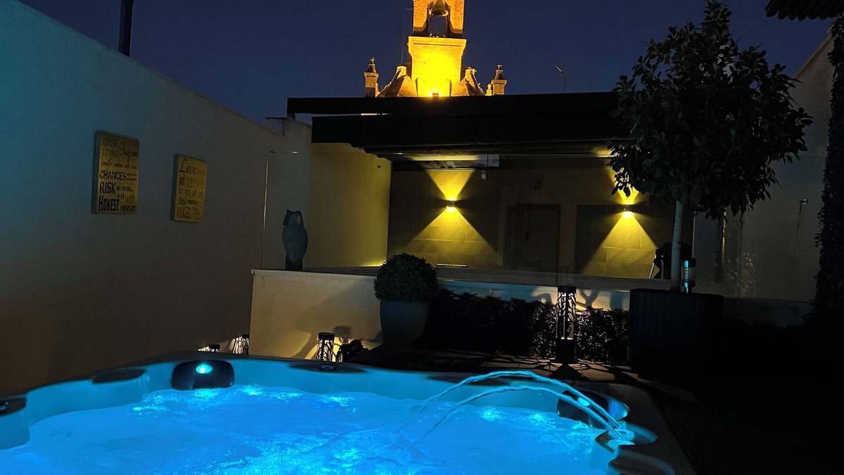 San Lorenzo Apartment | Luxury & Lovely 3 bedroom with Hot tub/Spa/Jacuzzi