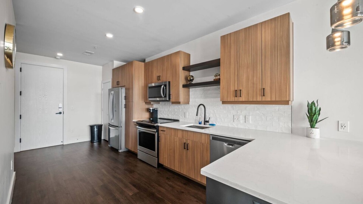 Westside Apartment | luxury low rise apartment located in the heart of Midtown.Perfect for travel