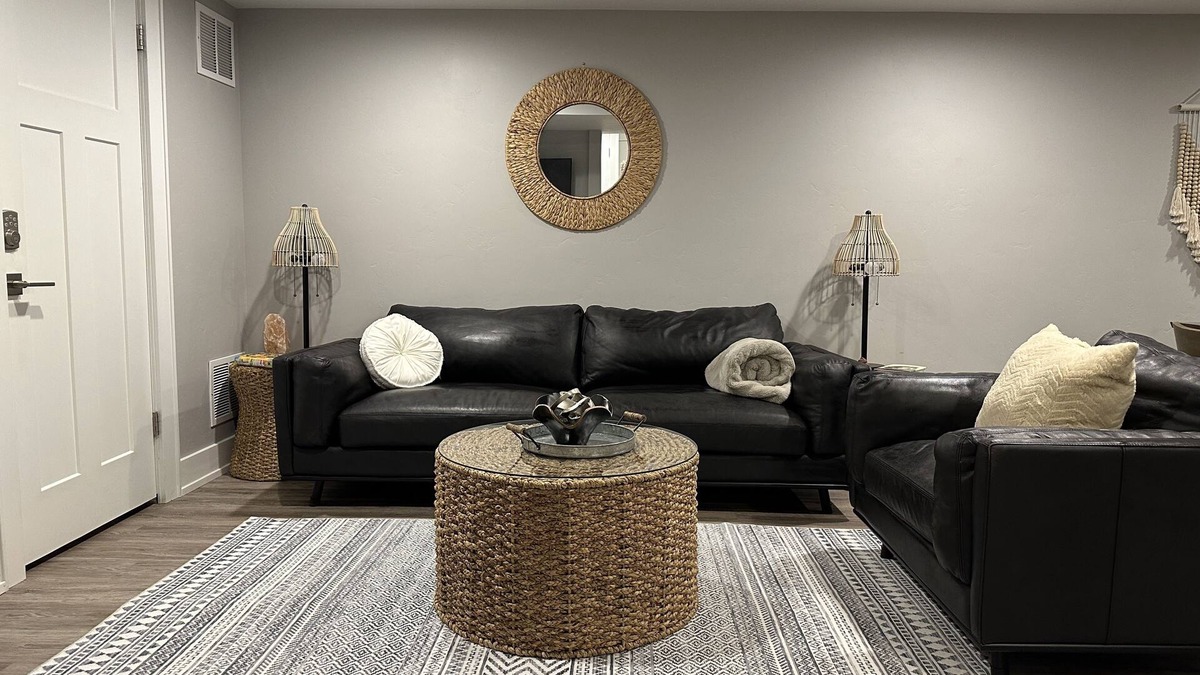 Twin Falls Apartment | Luxury lower level , pet friendly, fully fenced yard