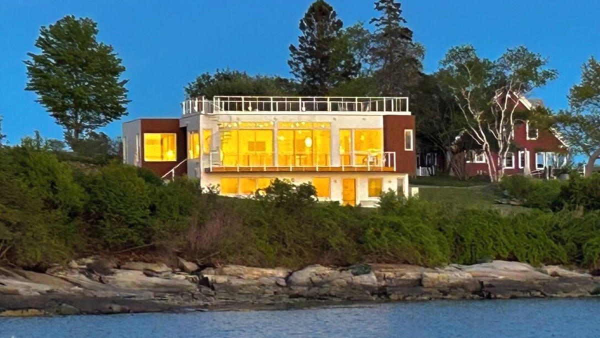 Peaks Island House | Luxury Maine Living on Peaks Island at Water's Edge