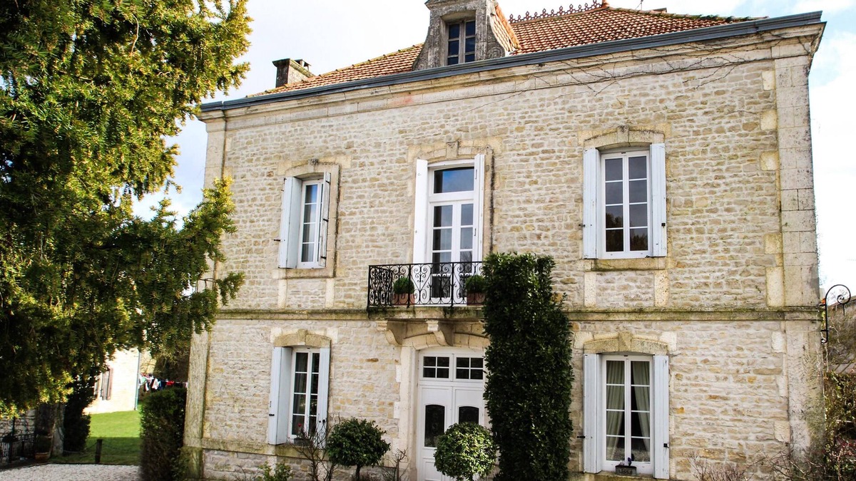 Coulonges House | Luxury Maison Maitre near Angouleme with Pool, 8 People