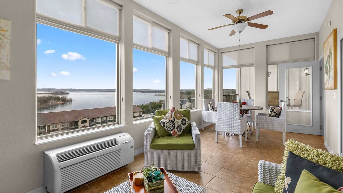 Table Rock Condo | Luxury Majestic Condo on Table Rock Lake - Main Channel View and 5 Mins to Downtown