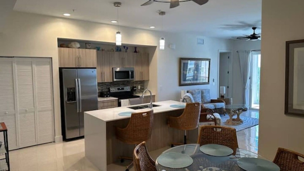 Majestic Palms Apartment | Luxury Majestic Palms Condo Minutes from Beach