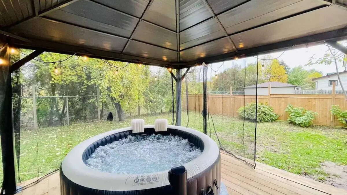 Niagara Falls House | Luxury Mansion-Walk To Clifton*Hot Tub*Game Centre