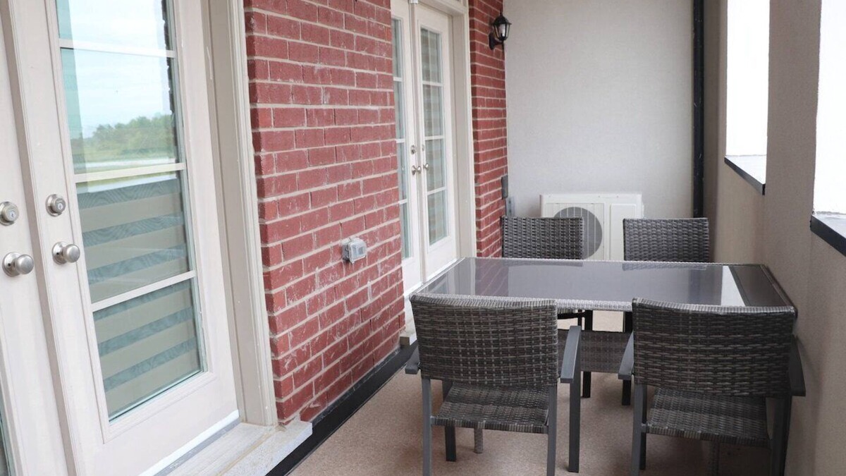 Markham House | "Luxury Markham home: mins to Toronto, plazas nearby