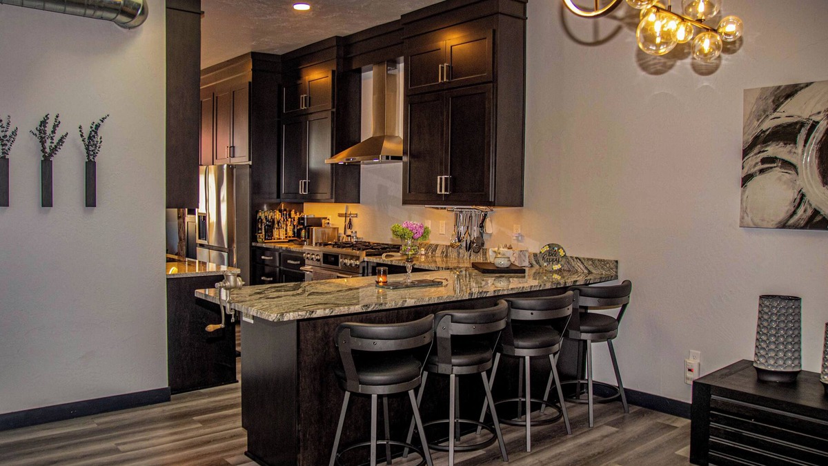 Algoma Apartment | Luxury Meets Historic @ The Luxe Loft - AMAZING LOCATION!