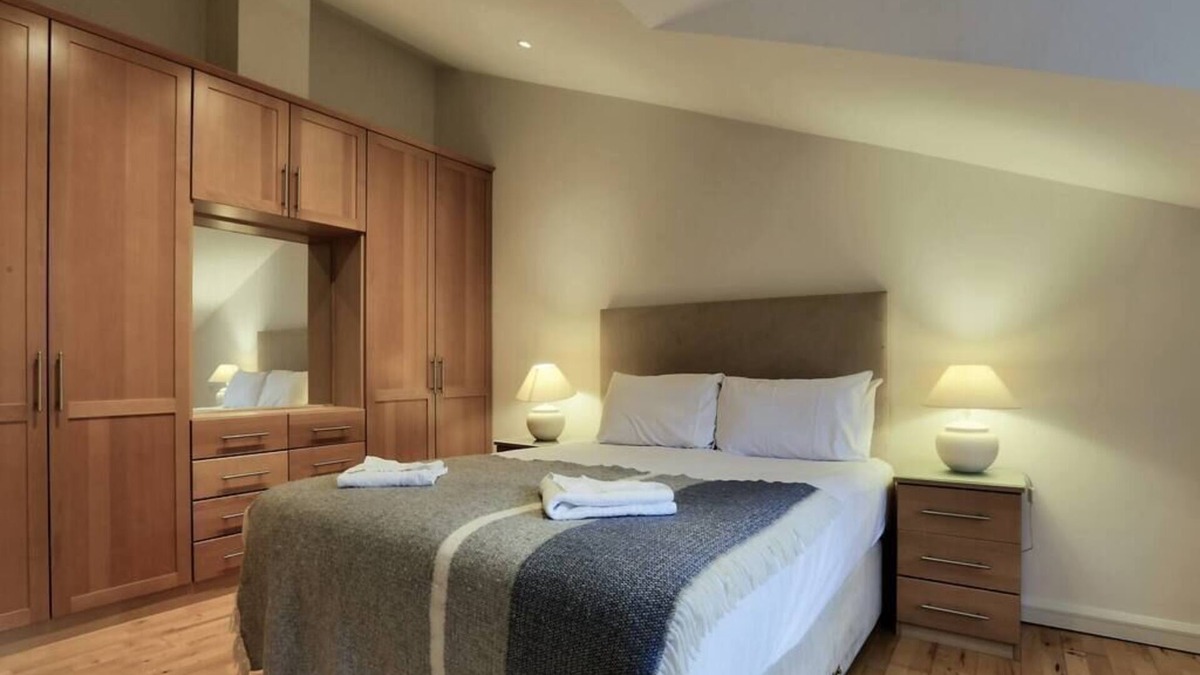 Grand Canal Dock House | Luxury Mews in the Heart of City Centre!