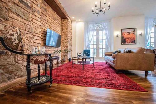 Casco Viejo Apartment | LUXURY Mid-Century Apartment In Casco Viejo