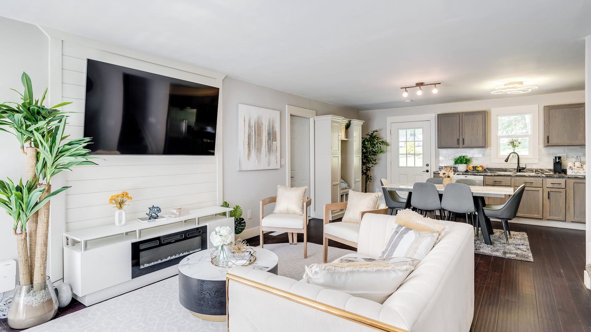 Parkdale House | Luxury Midterm Rental for Families, Medical and Corporate Professionals Cincy