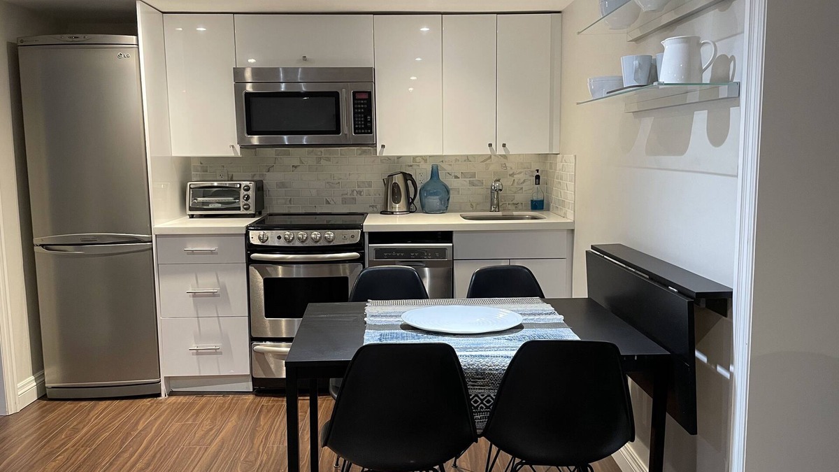 East York House | Luxury Midtown Apartment in Home