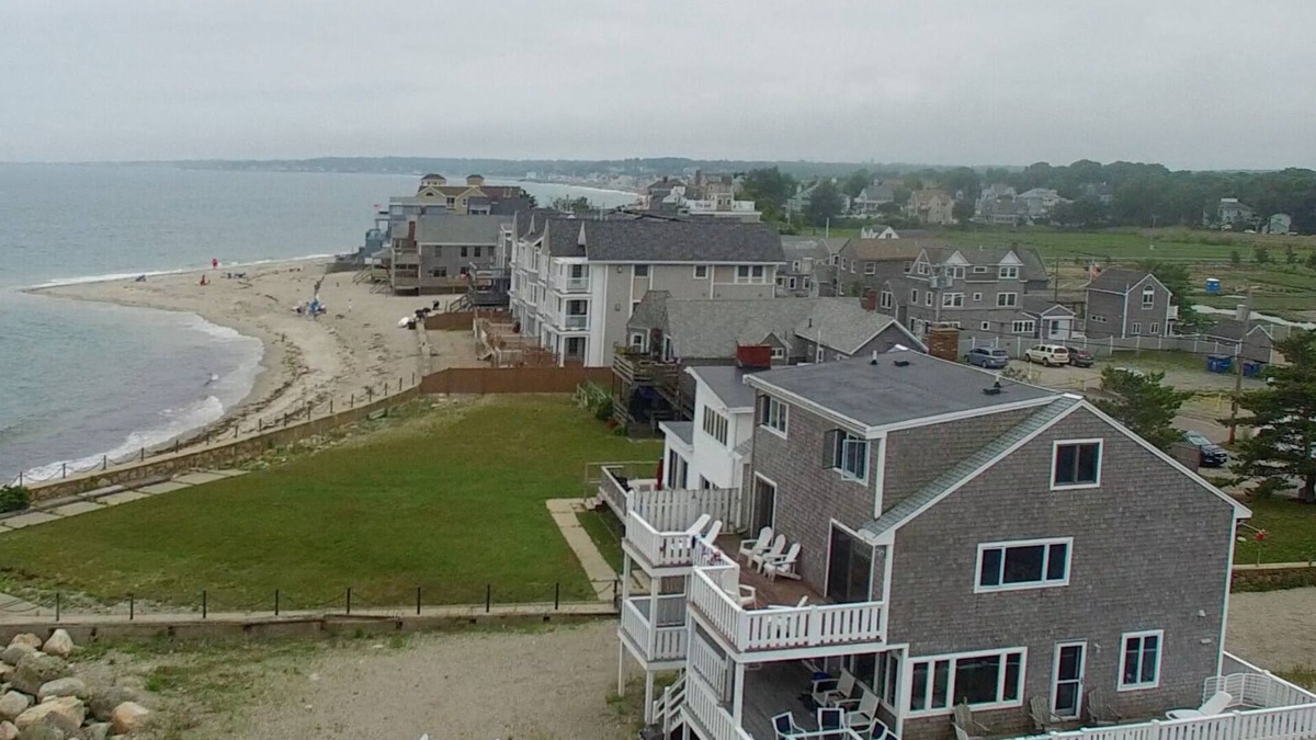 Minot House | Luxury Minot Oceanfront Dog Friendly Hot Tub 5BR Families & Groups