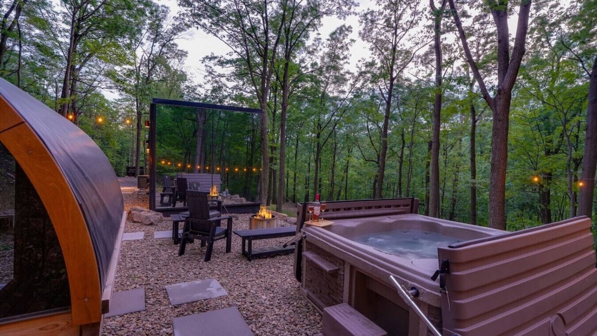 Mercersburg House | Luxury Mirror Cabin ~ Sauna/Hot Tub/Mountain Views