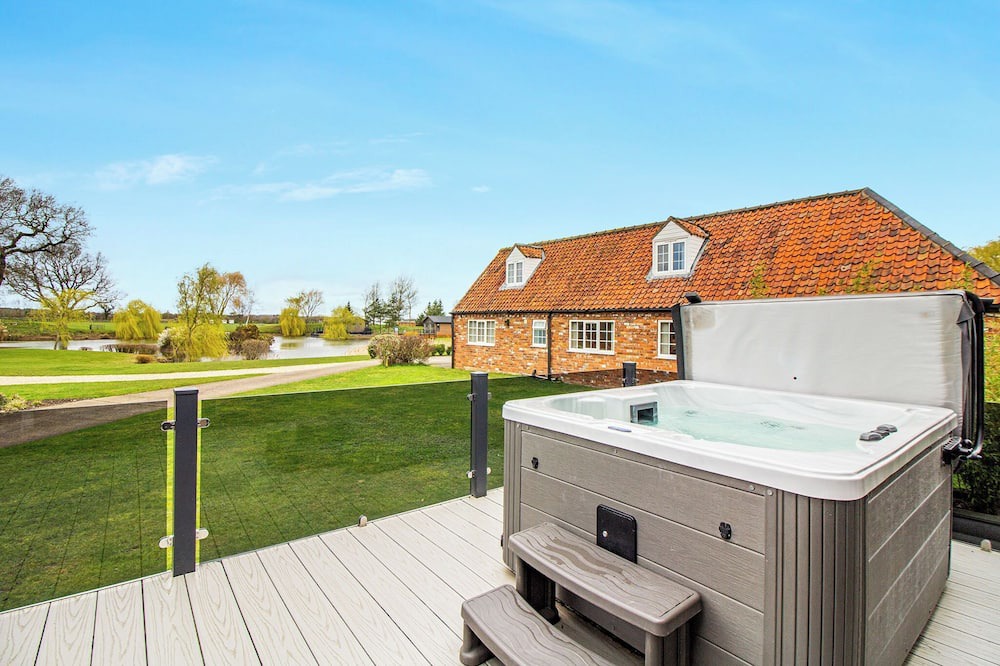 Aubourn Ski Chalet | Luxury modern 2 Bedroom Lodge.