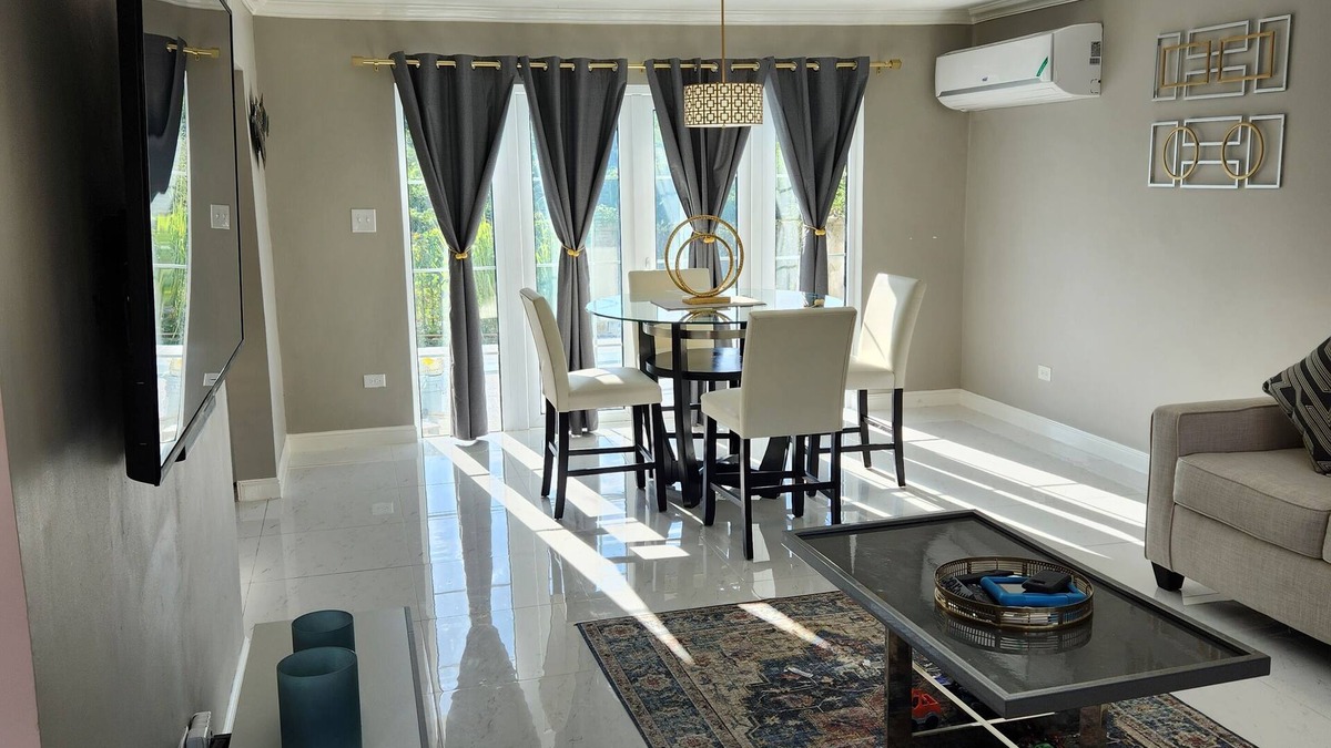 Negril House | Luxury Modern 2 Bedrooms 2.5 Bathrooms, sleep 6