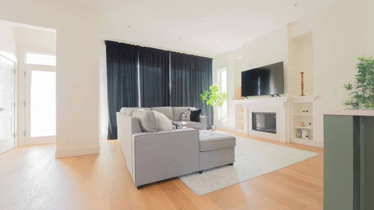 Willoughby House | Luxury Modern Home in Langley