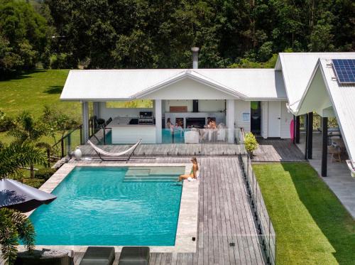 Kin Kin House | Luxury Modern Country Retreat