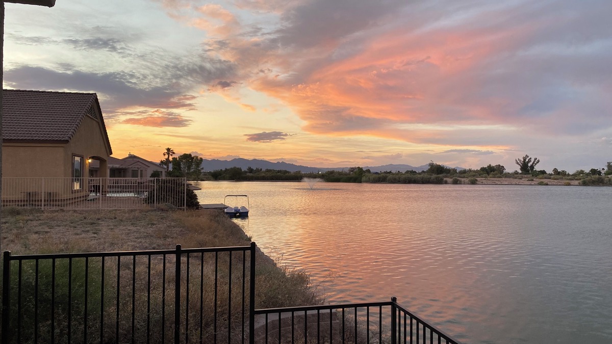 Mohave Valley House | LUXURY MODERN FAMILY HOME +Views +New 4 bd Oasis +Water Front +Fish +Pool Table