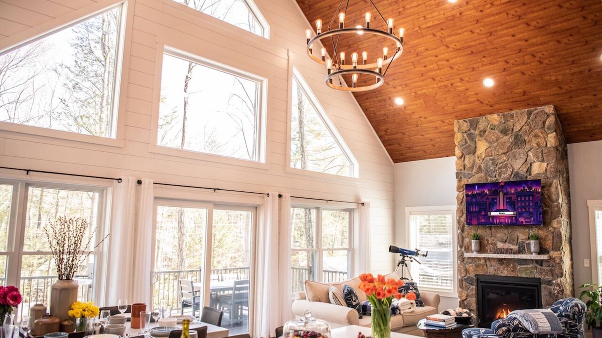 Farmington House | Luxury Modern Lake Home - Dogs Welcome - Sleeps 12
