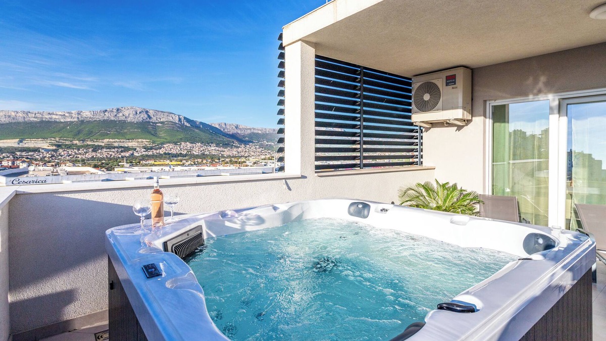 Mejasi House | Luxury modern penthouse w. jacuzzi & huge terrace