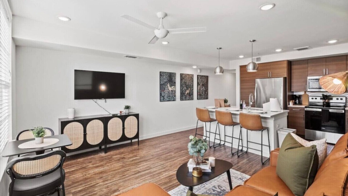Oak Cliff Apartment | Luxury Modern Retreat in the Heart of Dallas