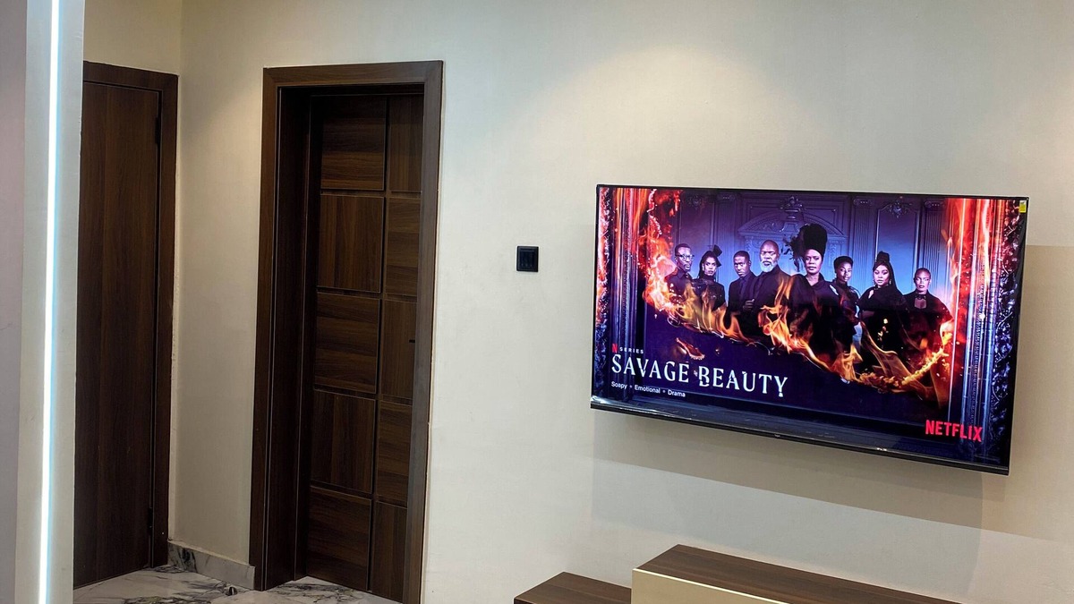 Mushin Apartment | Luxury & Modern Self Check-In Apts near Airport M03a