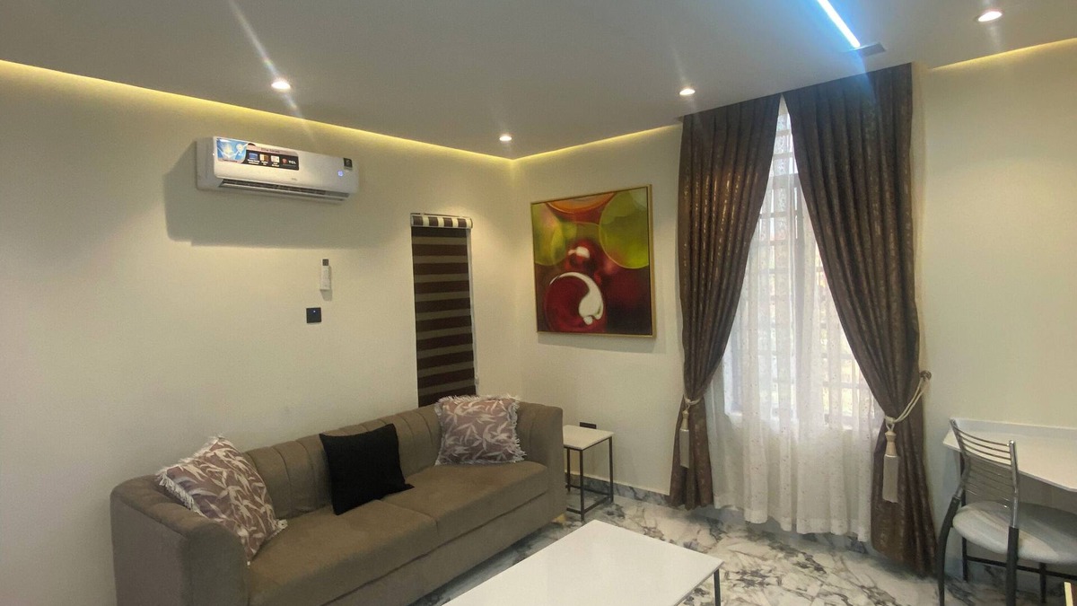 Mushin Apartment | Luxury & Modern Self Check-In Apts near Airport M04b