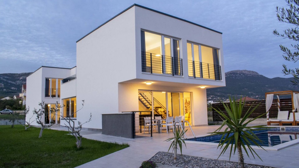 Rudine House | Luxury modern villa Quenn Helen