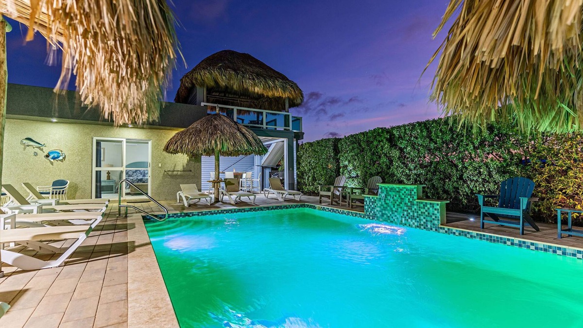 Opal Villa | Luxury Modern Villa-Pool, Ocean View Deck, In/Outdoor Kitchen, 5min to the beach