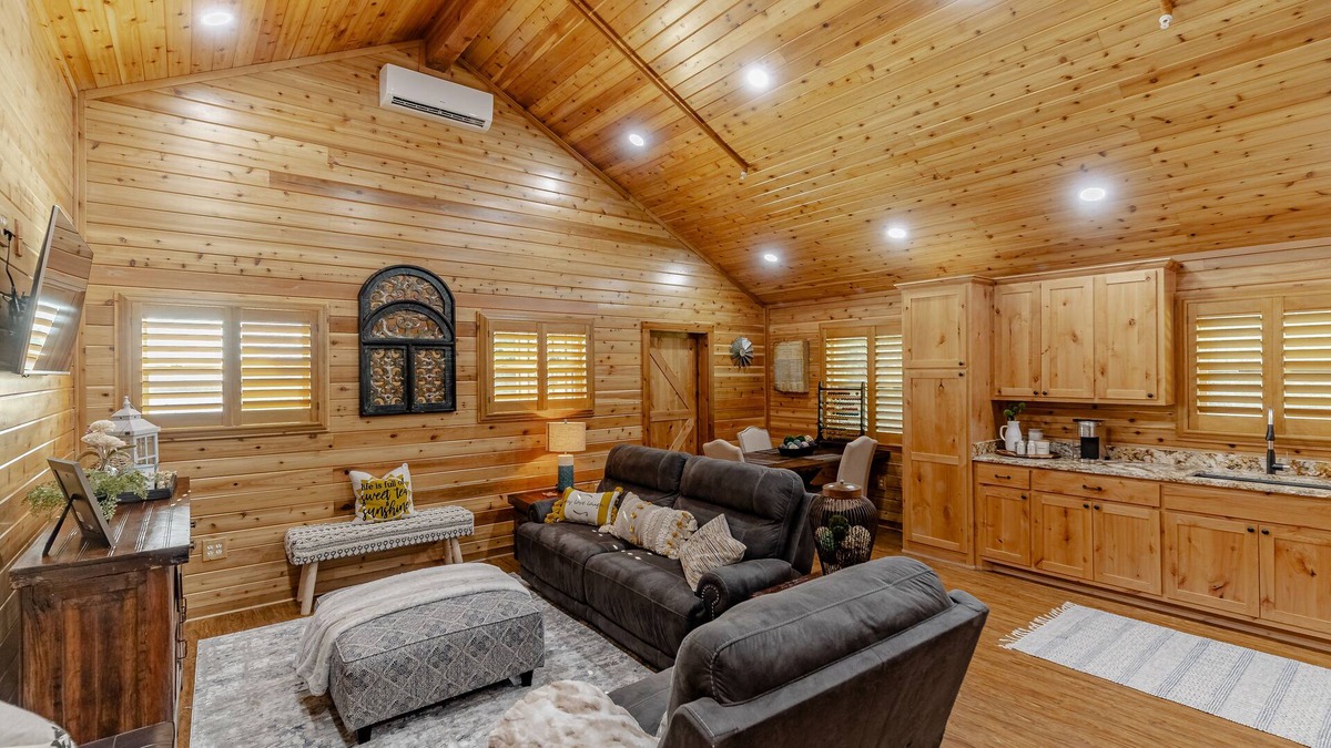 Lavon House | Luxury Mordicai Cabin at Historical Farm