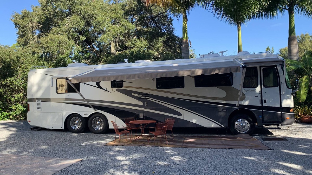 Ridge Wood Heights House | Luxury motorhome from the Monoco dynasty