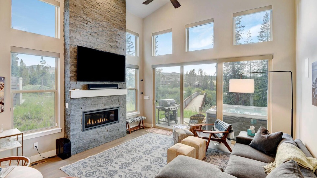 Rendezvous House | Luxury Mountain Cabin 44 I Private Hot Tub I Great Views I Best Price I Discounted Attractions