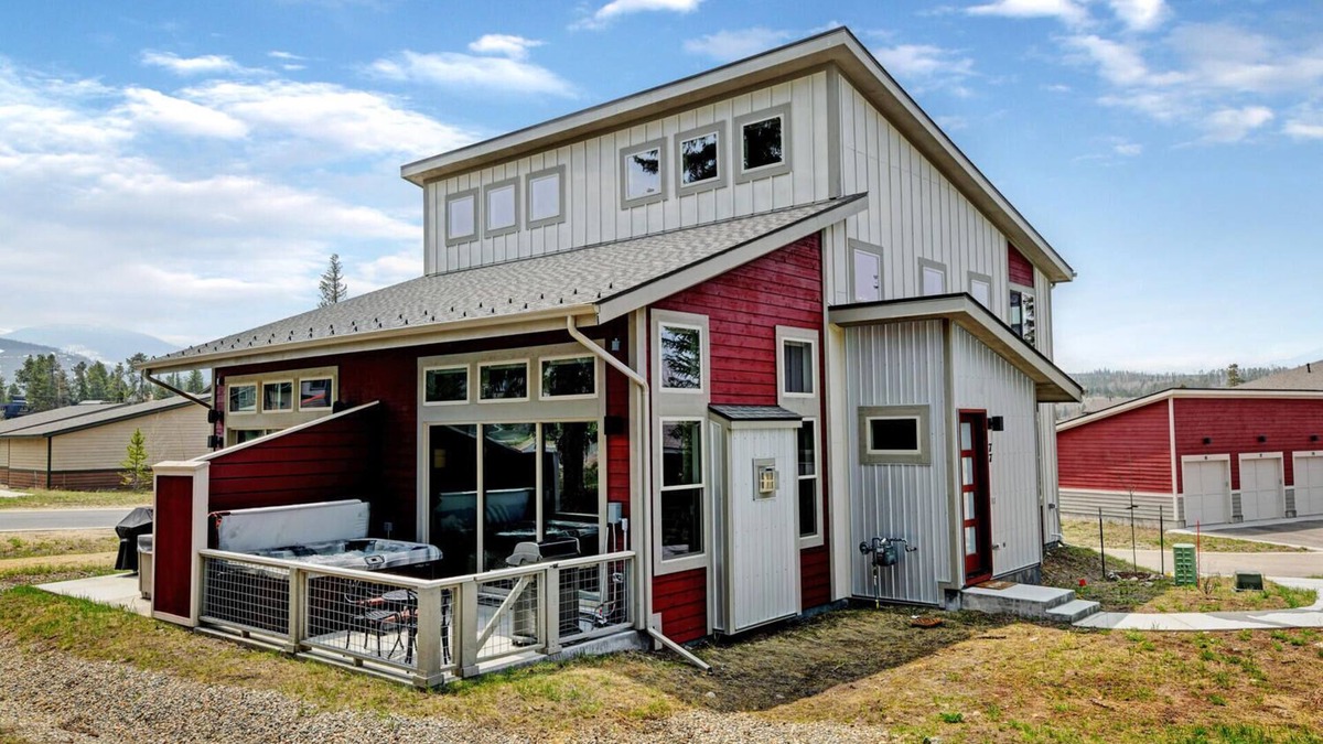 Rendezvous House | Luxury Mountain Cabin 77 I Private Hot Tub I Great Views I Best Price I Discounted Attractions